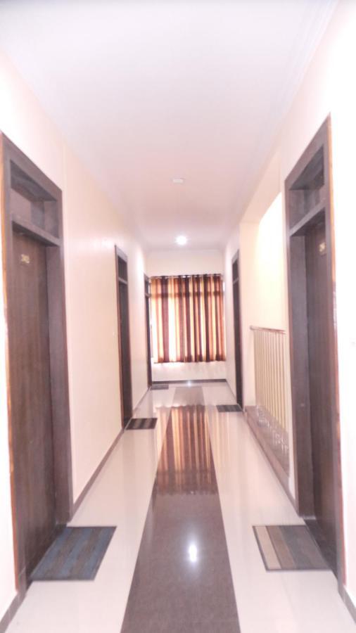 Hotelyashpalace Maihar Екстер'єр фото